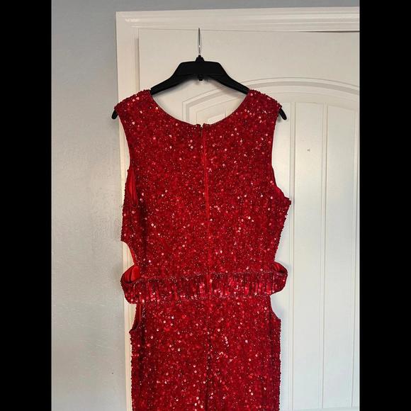 Dress - Picture 4 of 8